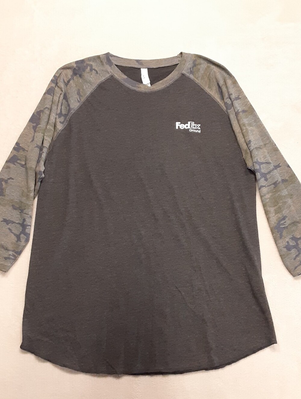 Fed Ex Ground Mens Worker Baseball T-Shirt Large Gray Camo Raglan Sleeves